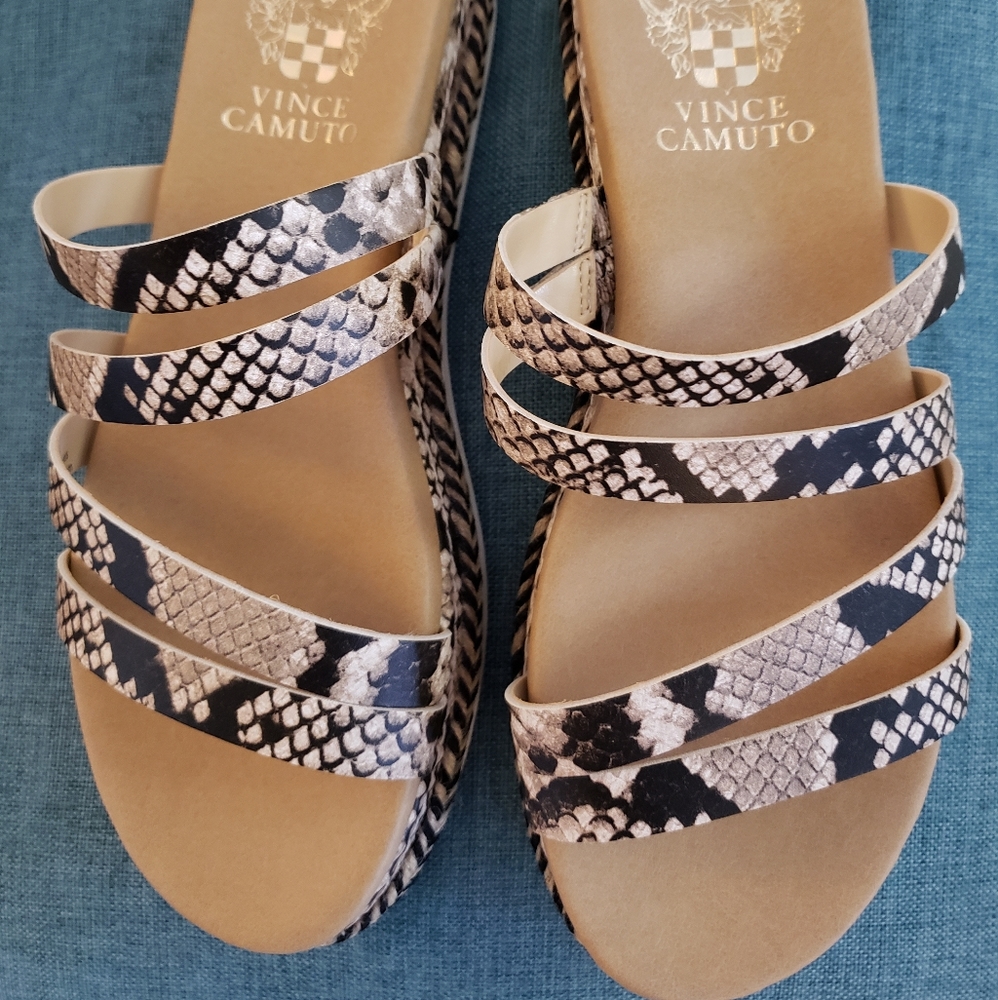 LEATHER SLIP-ON SANDALS - Picture 3 of 7